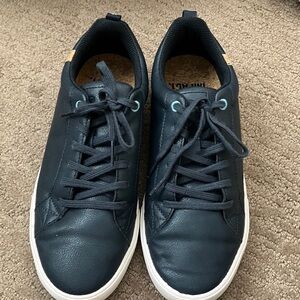 New without tags Women's Saola Dark Blue Sneakers Size 7